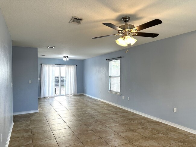 Photo - 417 Eisenhower Dr