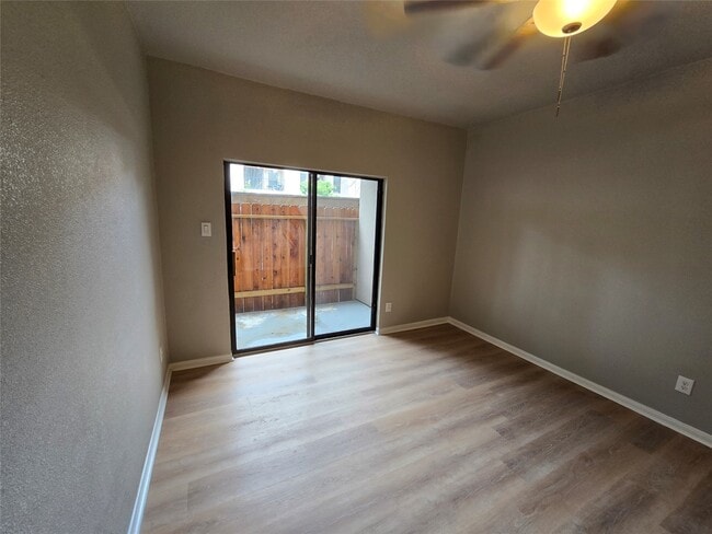 Building Photo - 1818 Augusta Dr Unit 15