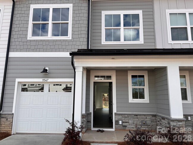 Building Photo - 9547 Munsing Dr