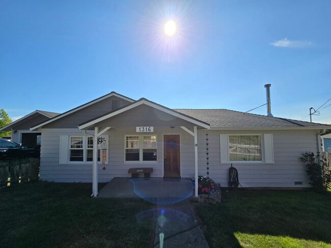 Building Photo - 3-Bedroom Fortuna home with over 850 SqFt of garage space!