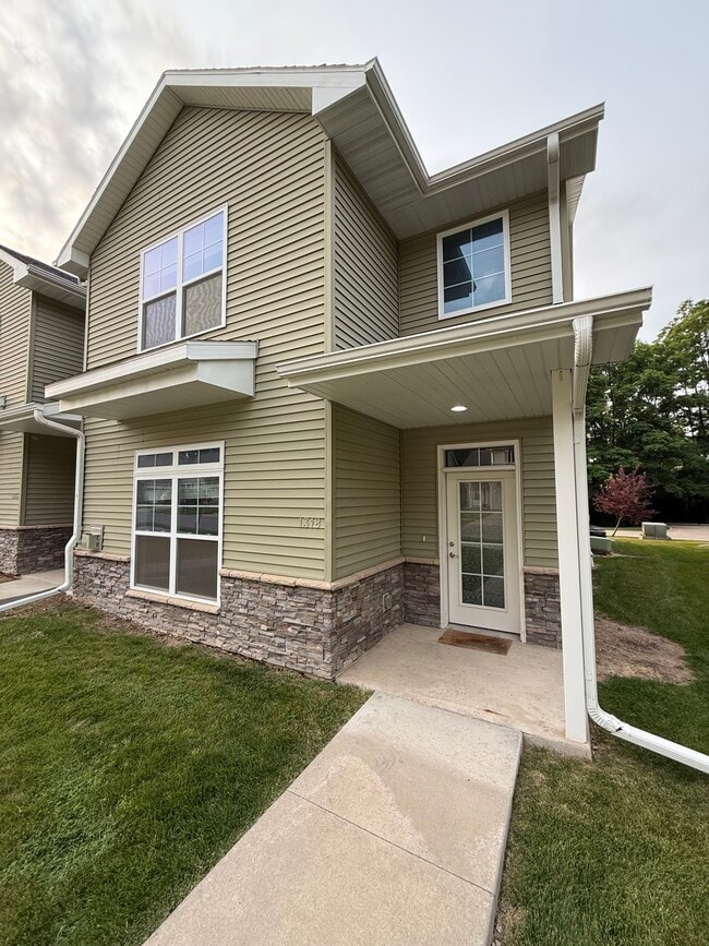 Photo - 1318 N Dodge St Ct House