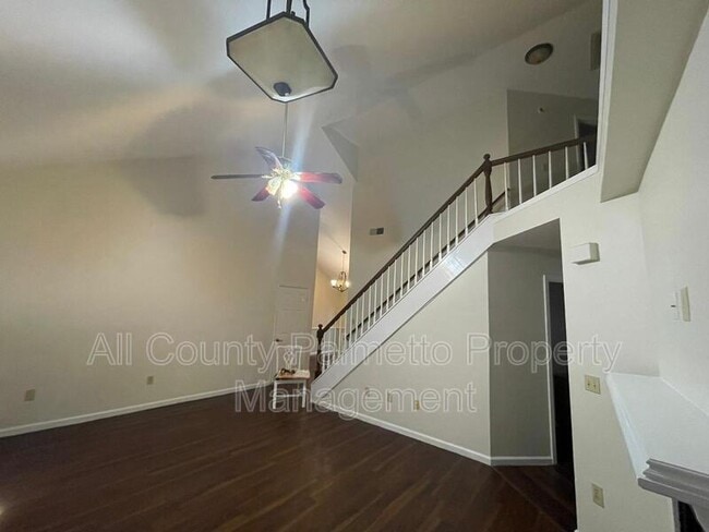 Photo - 107 Persimmon Cir