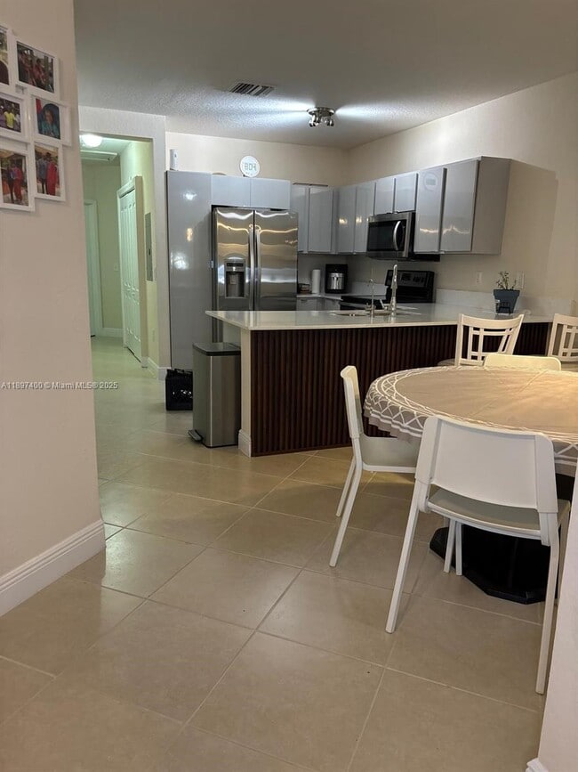 Building Photo - 3310 Palomino Dr Unit 624-6