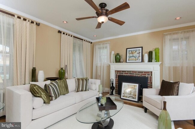 Photo - Spacious 4-level detached home