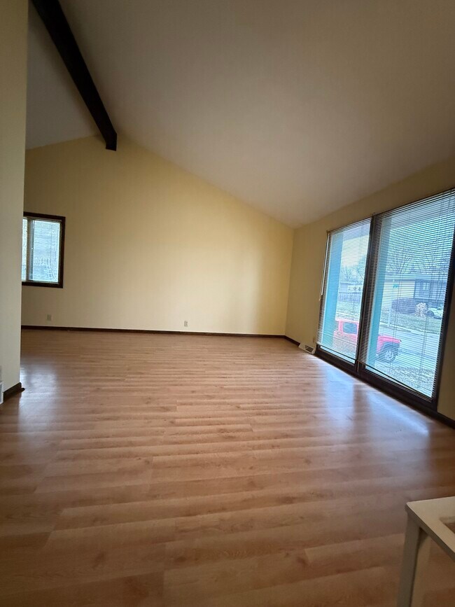 Photo - 12423 Yates St