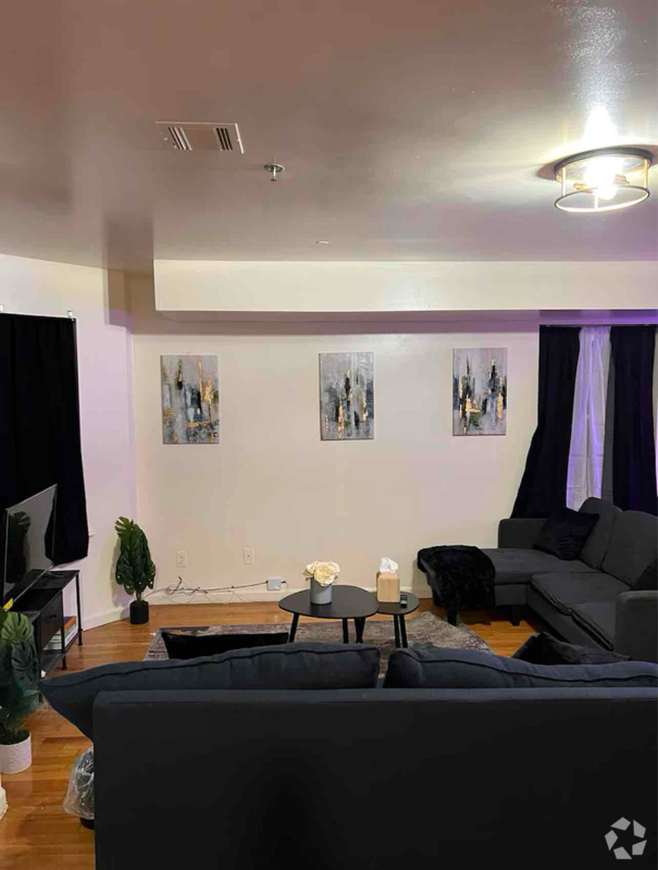 Building Photo - 372 Grove St Unit 2nd Floor Rental