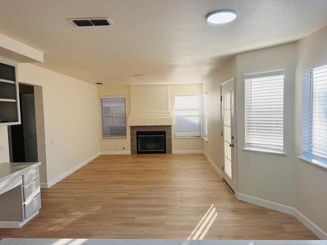 Photo - 4721 Mapleplain Ave