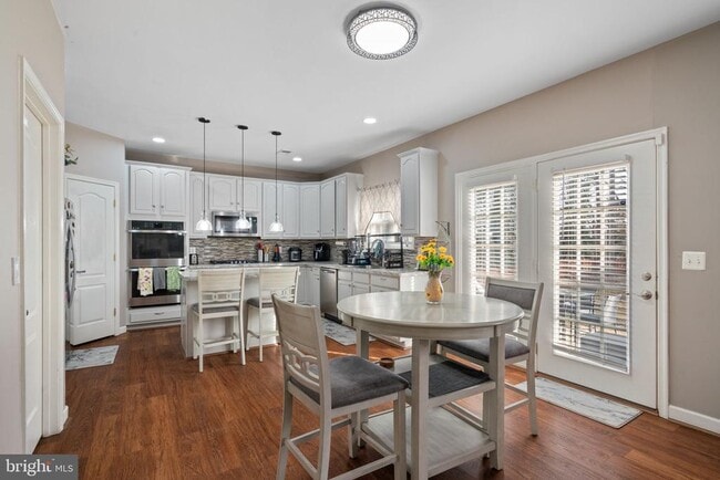 Photo - 523 Windermere Drive