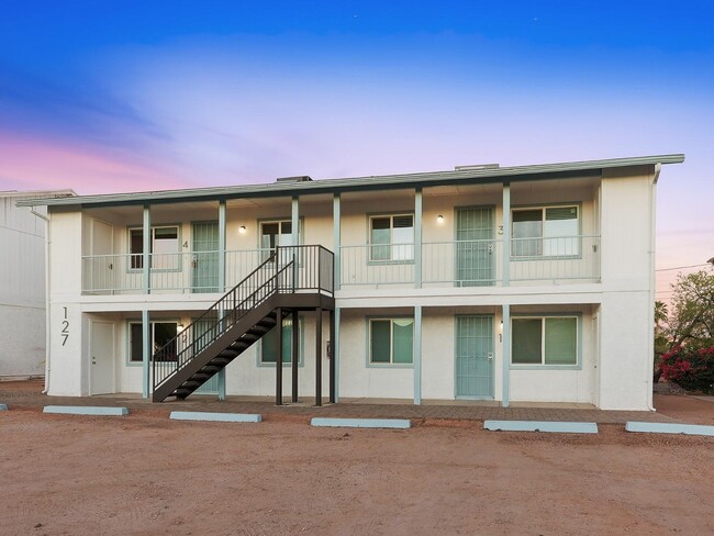 Building Photo - 127 S Outpost Rd Unit Apt 4