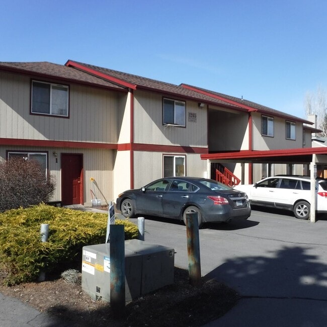 Building Photo - 2 Bed/1.5 Bath Apartment - NE Purcell Blvd Unit 9