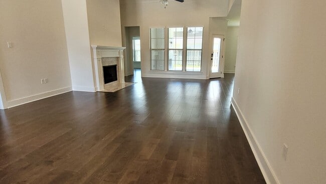 Photo - Beautiful 3 bedroom in Baton Rouge with bo...