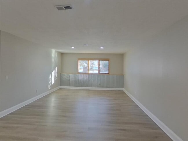 Photo - 606 Lincoln Dr NE