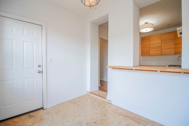 Photo - 2102 N Springfield Ave Unit 1