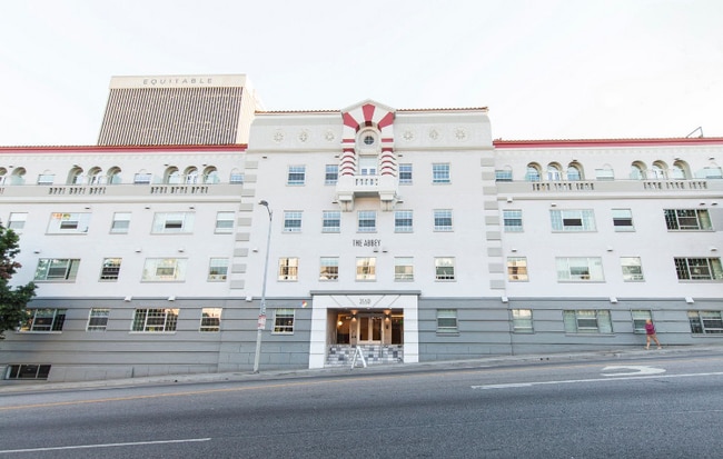 Photo - 3550 W 6th St Unidad Studio