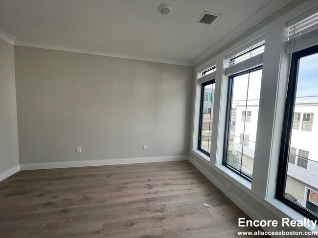 Photo - 201 Everett St