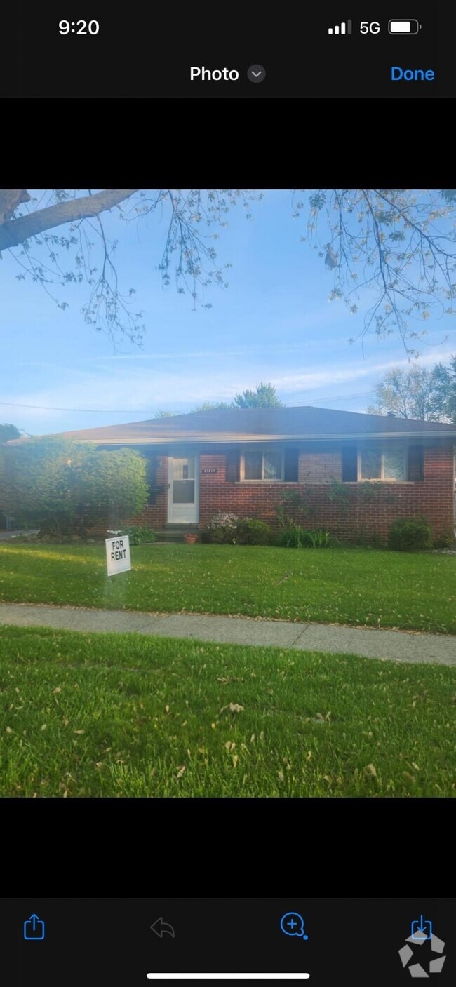 Building Photo - 21216 E Thirteen Mile Rd Rental