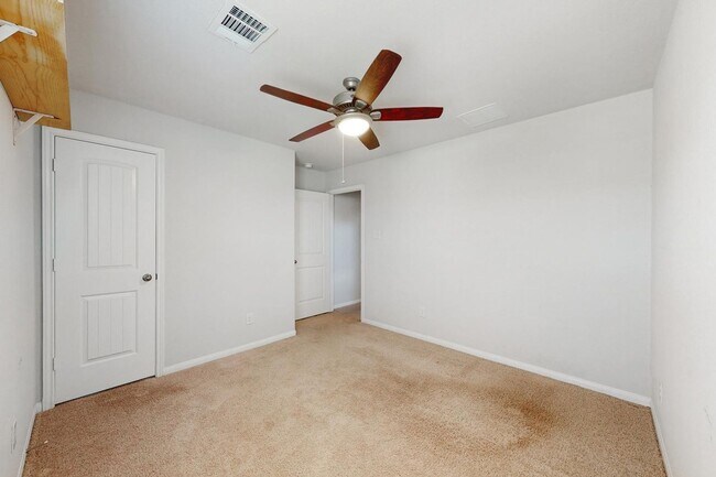 Photo - 5 bedroom 2.5 bathroom