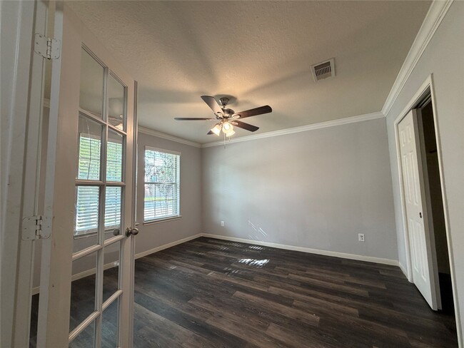 Building Photo - 8023 Clover Leaf Dr