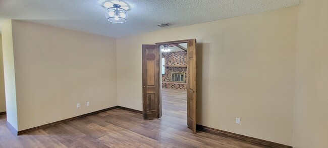 Photo - LARGE 3 BEDROOM HOME IN NORTHEAST CLOVIS