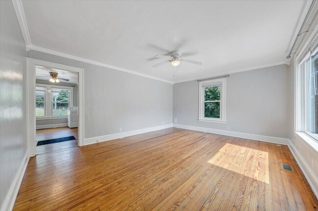 Photo - 812 Mississippi Ave NE