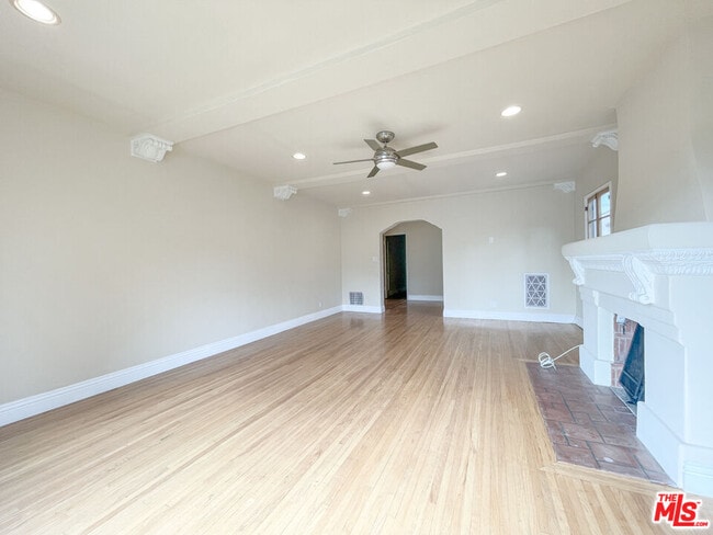 Photo - 219 S Hamilton Dr Unit 2