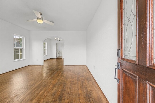 Photo - 511 Joyce St