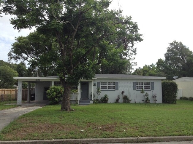 Building Photo - 3 Bedroom/2 Bathroom Home near Lake Como!!!