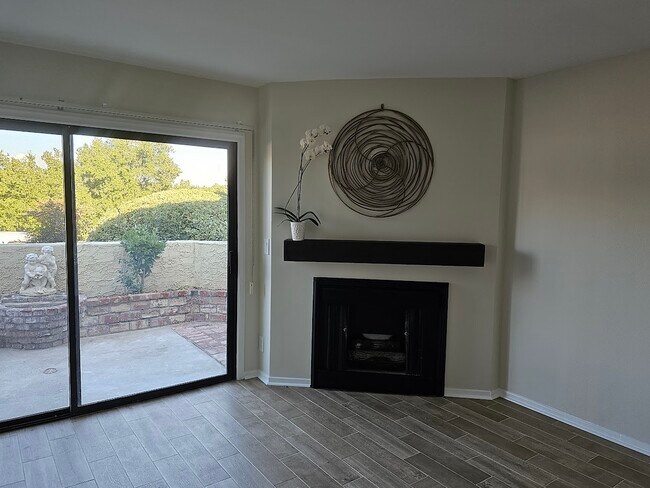 Fireplace - 4241 Freedom Dr Unidad 401