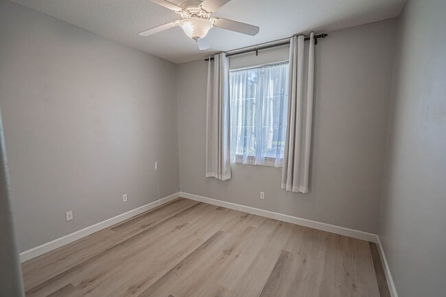 Photo - Spacious 4-Bedroom Townhome with Downstairs Bed/Bath in Creekside!