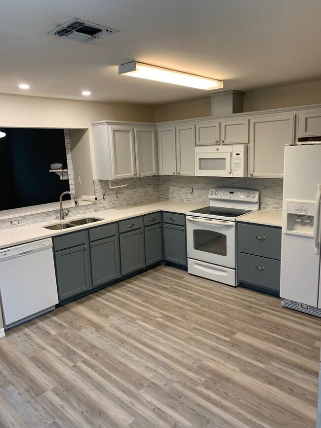 Kitchen Renovation - 13661 Teague Ln Unit 16