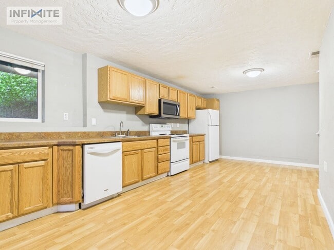 Building Photo - Quiet & Secluded 2 Bedroom Retreat in Big Sky