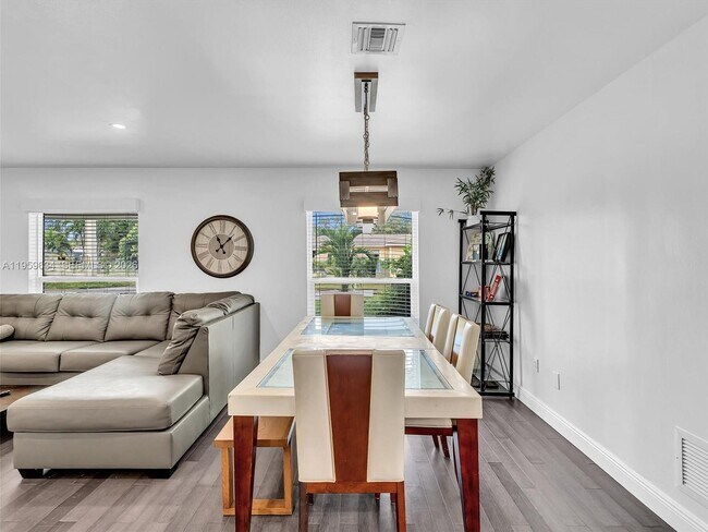 Photo - 1459 Rodman St