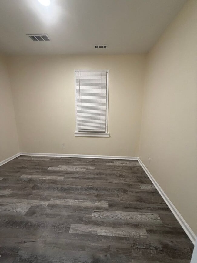 Photo - 5 Bedroom 2 full bath spacious home