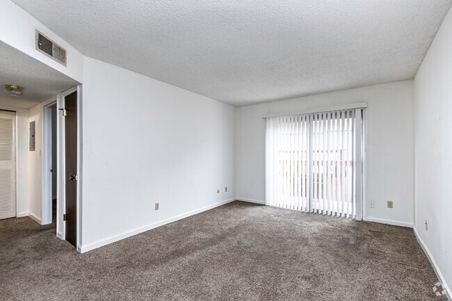 1BR, 1BA - 595SF