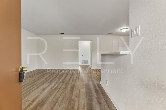 Photo - 302 Algerita Dr