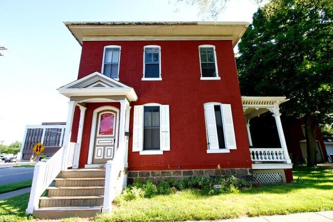 Building Photo - 218 Ferris St Rental