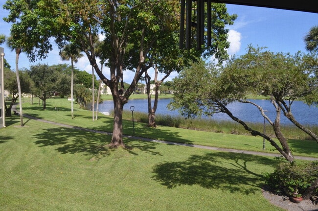 Photo - 5220 Las Verdes Cir Unit 211