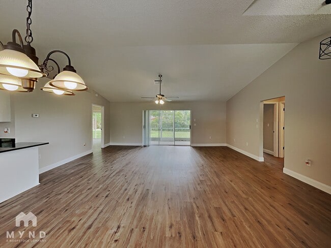 Photo - 2069 Banbury Ln
