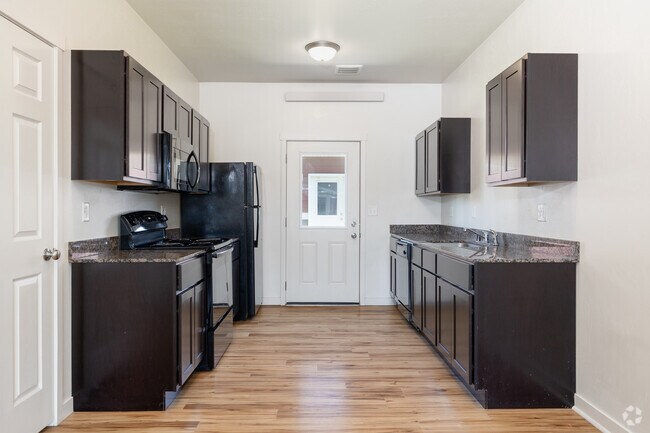 2BR, 2BA - 984SF - Kitchen