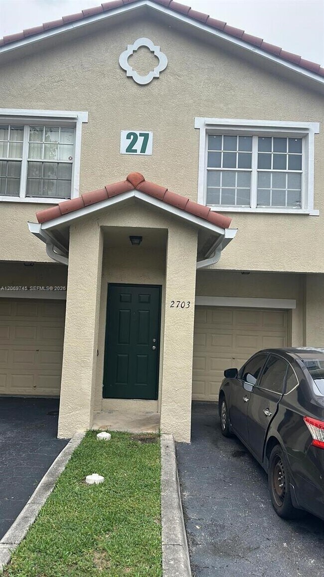 Building Photo - 2703 Belmont Ln Unit 2703