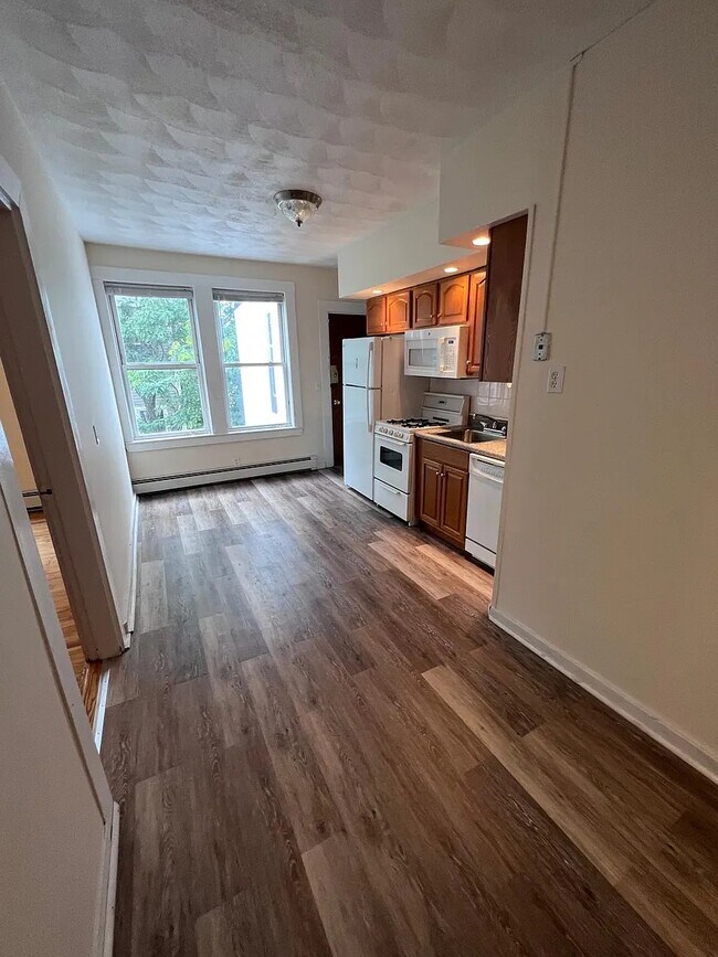 Photo - 82 Hampshire St Unit 3