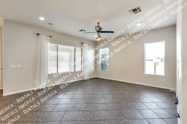 Photo - 561 E Via Puente De La Lluvia