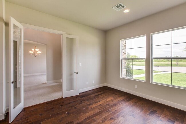 Photo - 76 Palmero Way