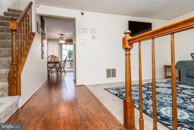 Photo - 46 Running Brooke Dr