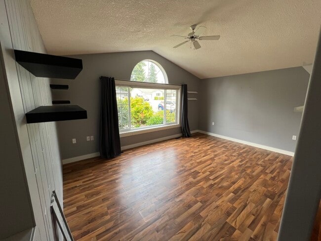 Photo - 1158 Cloke Rd