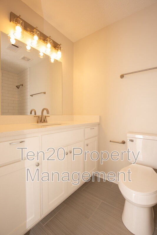 Photo - 6823 Live Oaks Dr