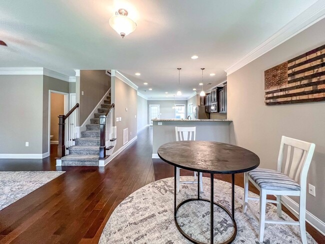 Photo - 104 Fallberry St