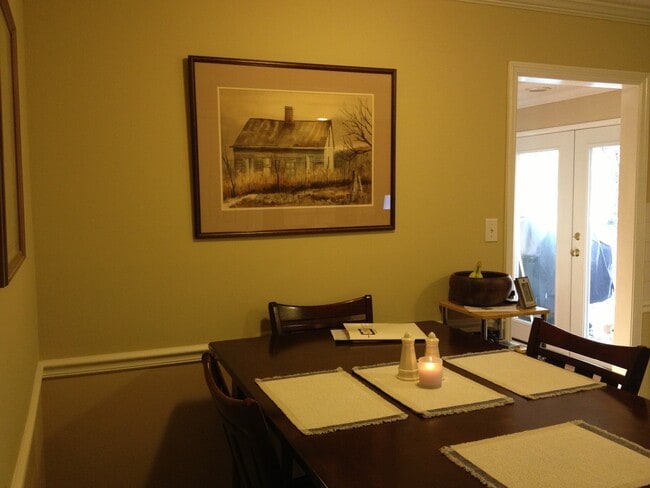 Photo - 601 Banbury Rd