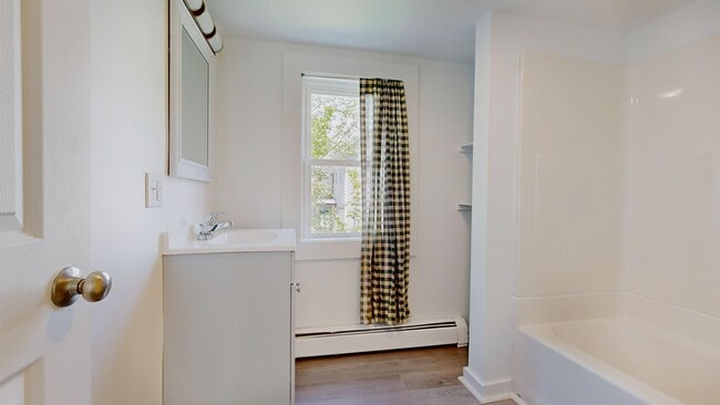 Photo - 10 Riverbank Ct
