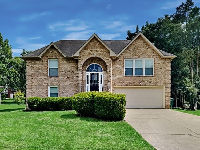 Building Photo - 307 Briarwood Ln